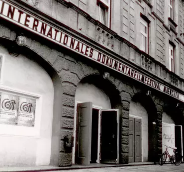 Fassade des Maxim-Kinos w�hrend des Dofestes