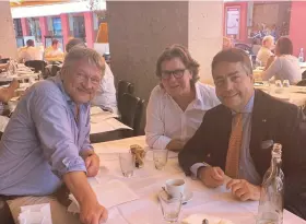 Jrg Meuthen, brgerliches Feigenblatt der AfD postet auf Instagram ein geselliges Beisammensein mit Hans Joachim Mendig, Chef der Hessischen Filmfrderung. Und Prof. Dr. Moritz Hunzinger ist auch m