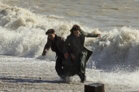 James McAvoy und Keira Knightley am Strand