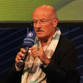 Volker Schl�ndorff am Mikrophon
