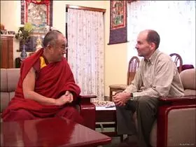 Filmszene �10 Fragen an den Dalai Lama�