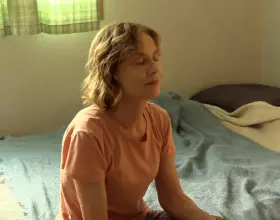 Filmszene »A Traveler's Needs«