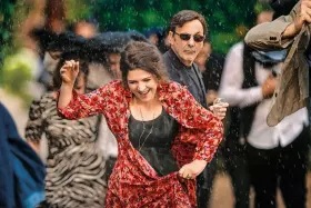 Filmszene �Champagner & Macarons - Ein unvergessliches Gartenfest�