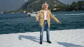 Filmszene �Christo - Walking on Water�
