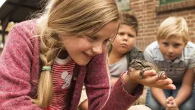 Filmszene �Hilfe, unser Lehrer ist ein Frosch�