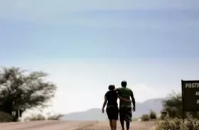 Filmszene �I Travel Because I Have To, I Come Back Because I Love You�