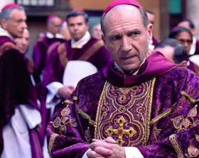 Konklave, Ralph Fiennes